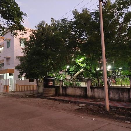 Mayurapriya Inn Ченай Екстериор снимка