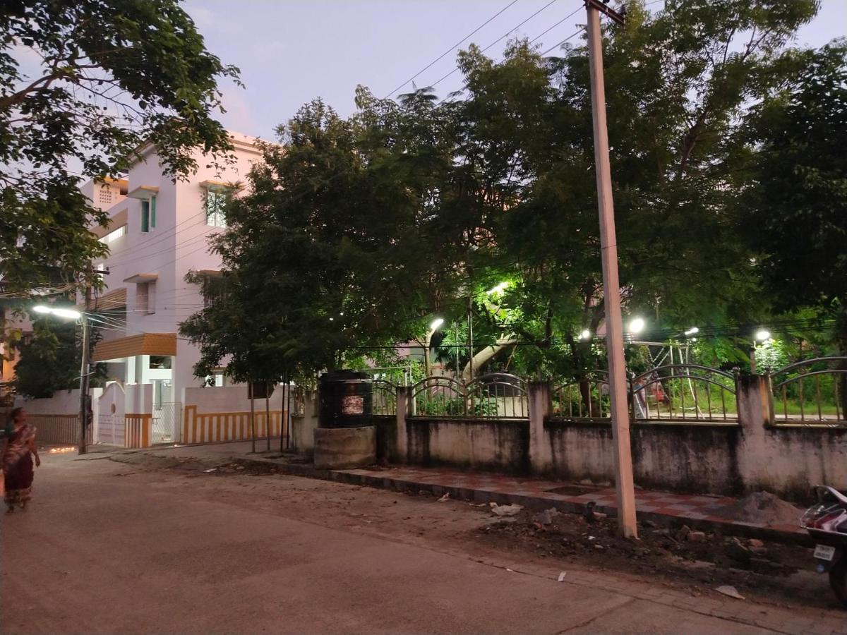 Mayurapriya Inn Ченай Екстериор снимка