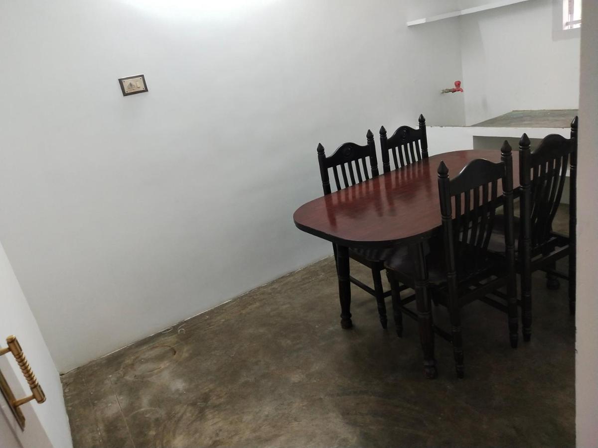 Mayurapriya Inn Ченай Екстериор снимка