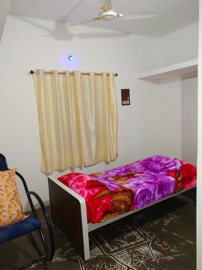 Mayurapriya Inn Ченай Екстериор снимка